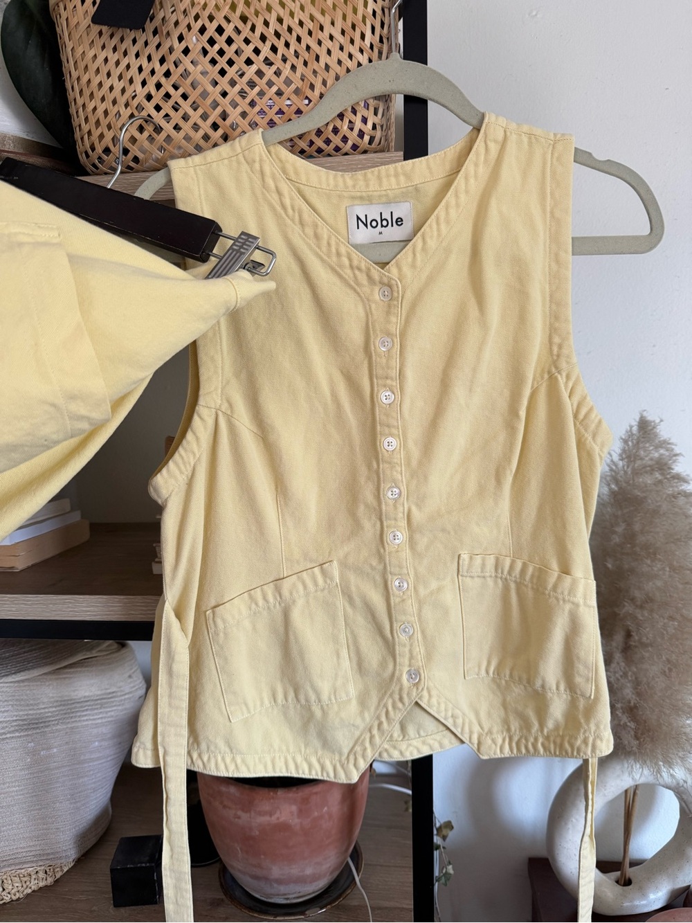 Noble vest and skort set medium - Picture 2 of 4